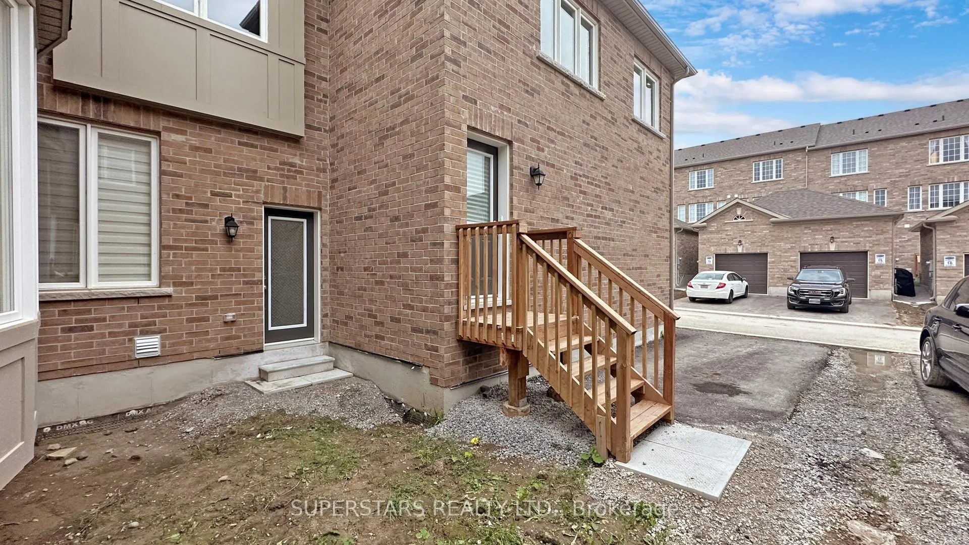 Photo 12 of Unit Coach, 4 Waterleaf Road, Markham, Cornell — HOMEH