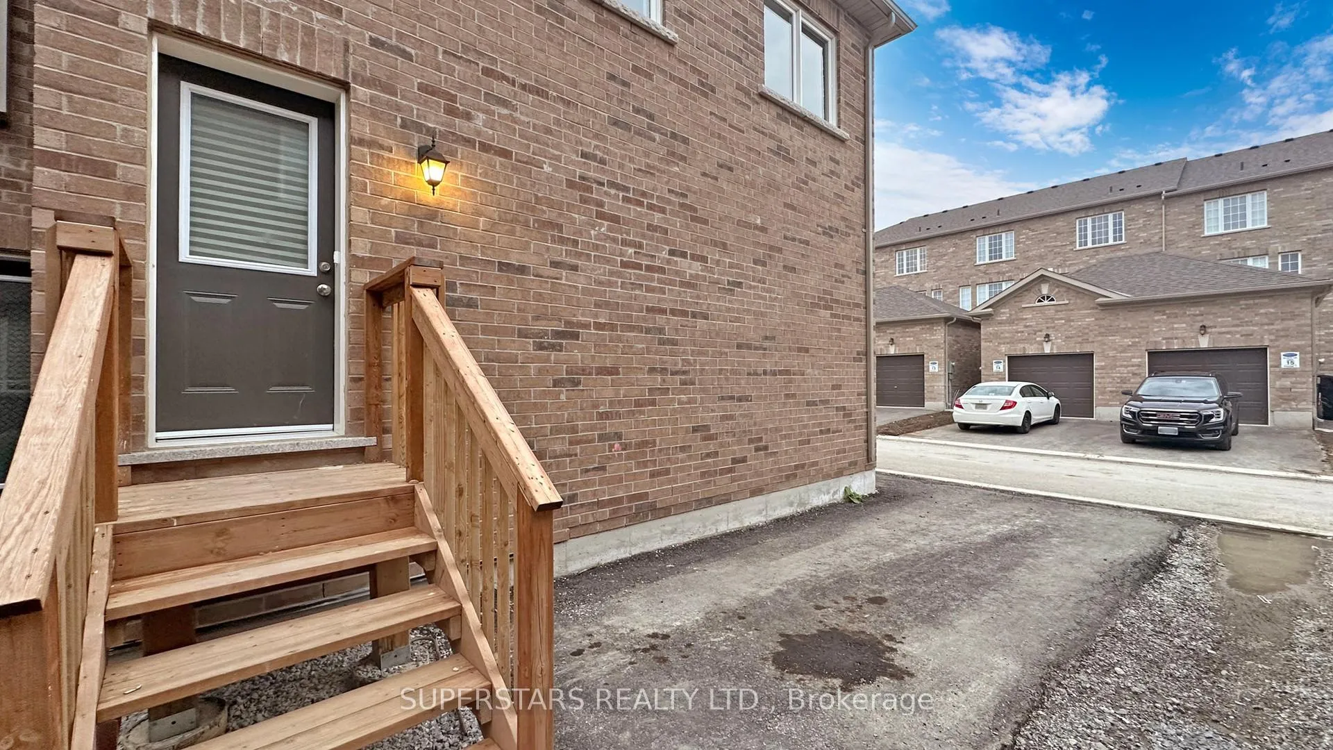 Photo 13 of Unit Coach, 4 Waterleaf Road, Markham, Cornell — HOMEH