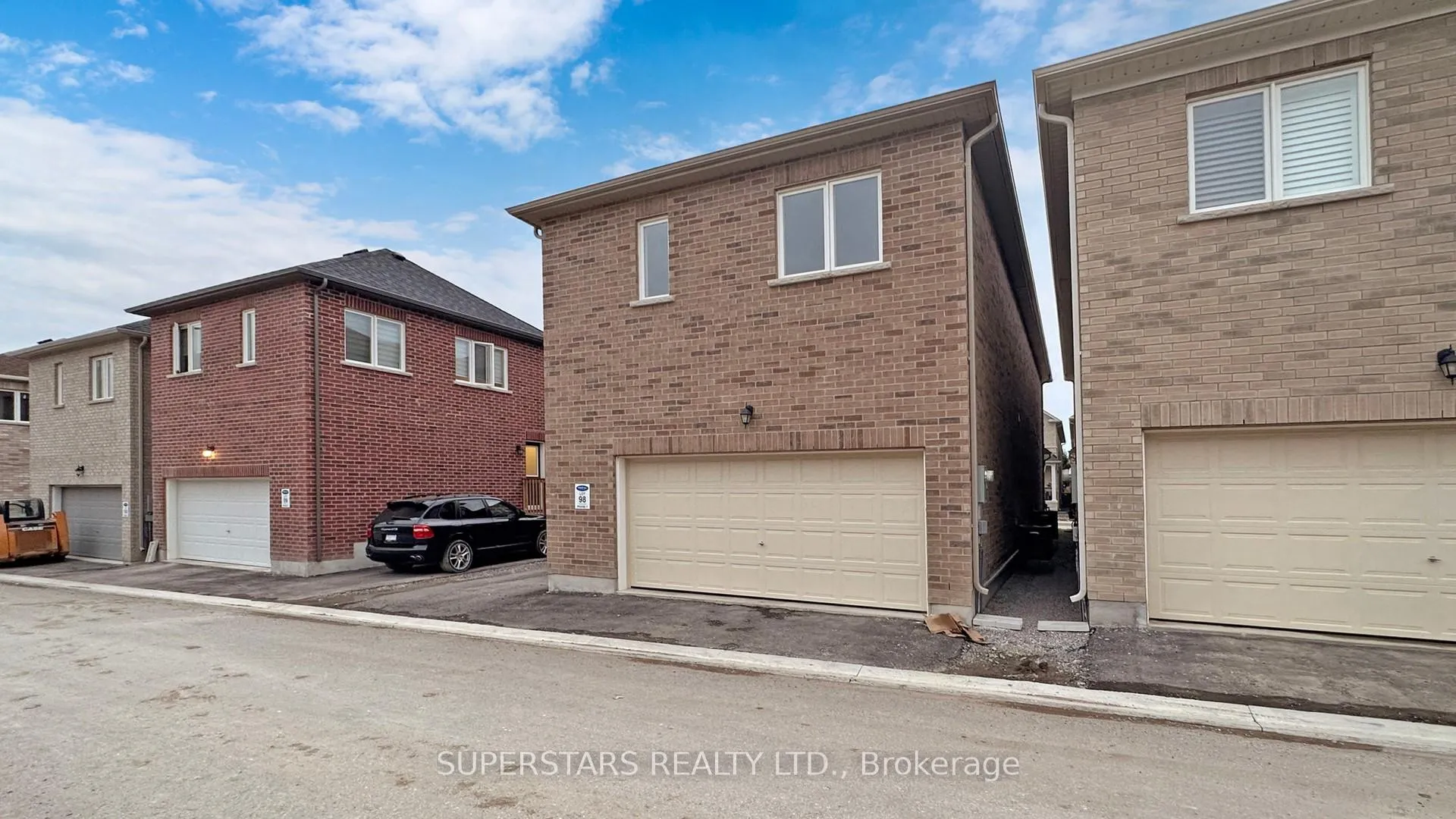 Photo 14 of Unit Coach, 4 Waterleaf Road, Markham, Cornell — HOMEH