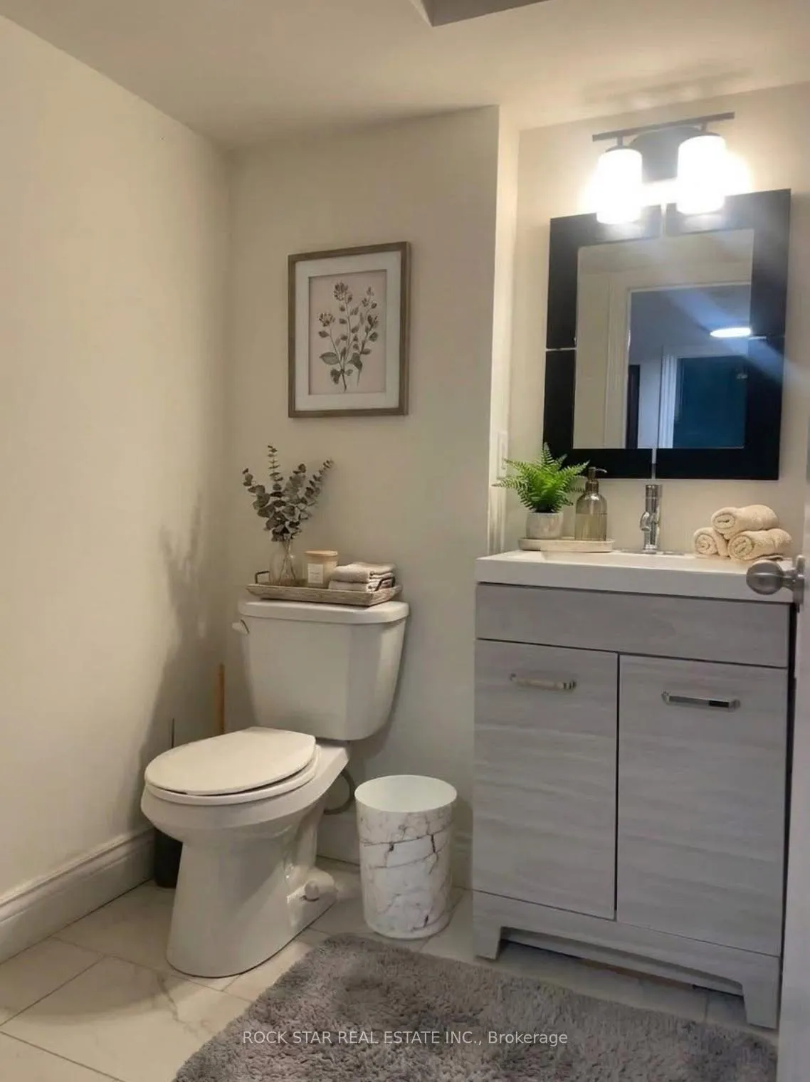 Photo 3 of 134 Delmar Drive, Hamilton, Buchanan — HOMEH