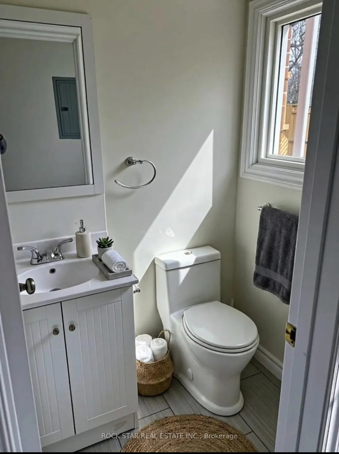 Photo 7 of 134 Delmar Drive, Hamilton, Buchanan — HOMEH