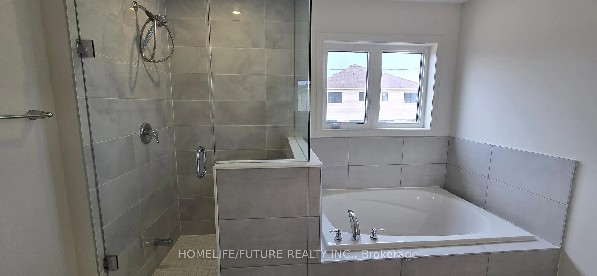 Photo 10 of 26 Rackham Lane, Clarington, Courtice — HOMEH