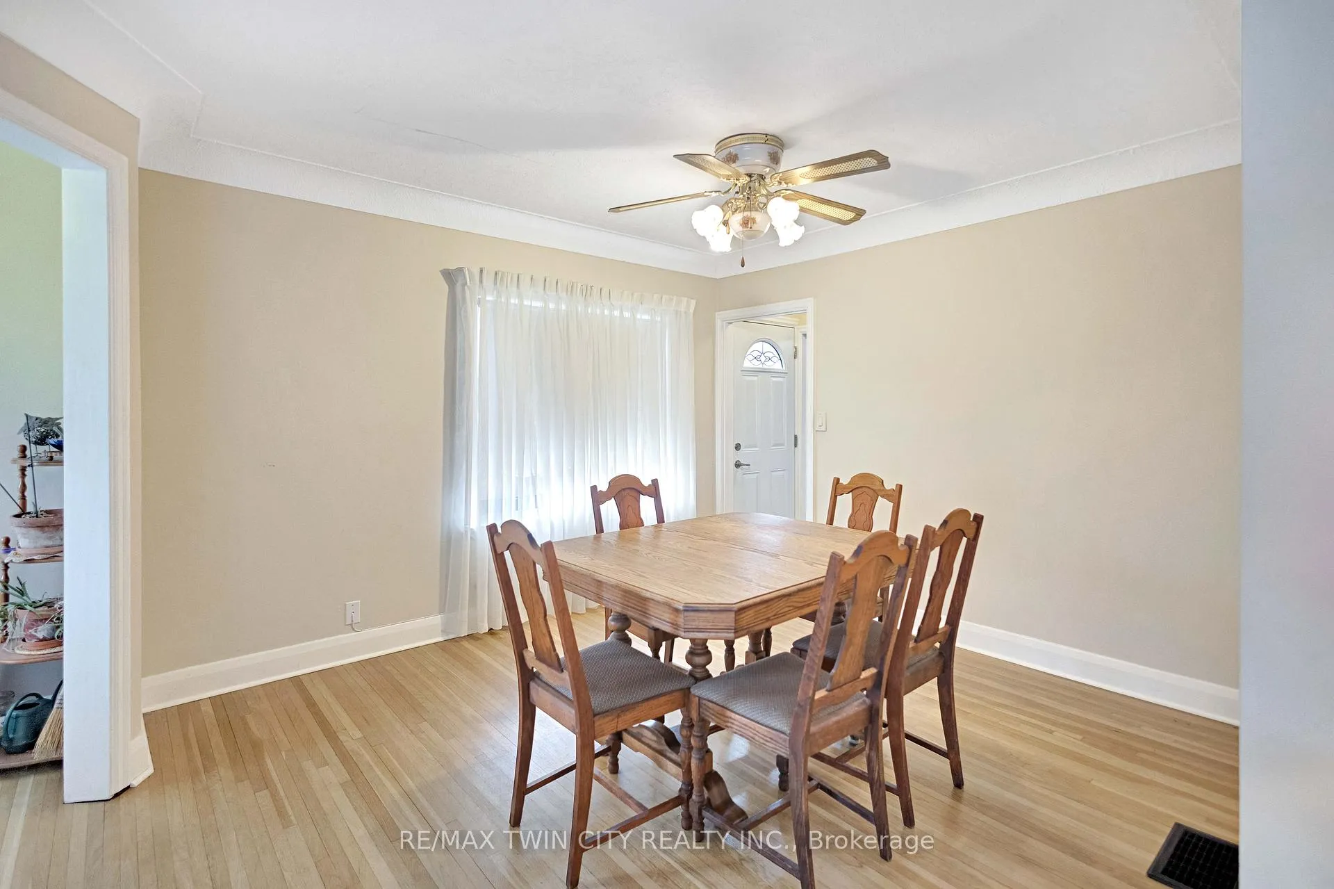 Photo 8 of 140 Terrace Hill Street, Brantford — HOMEH