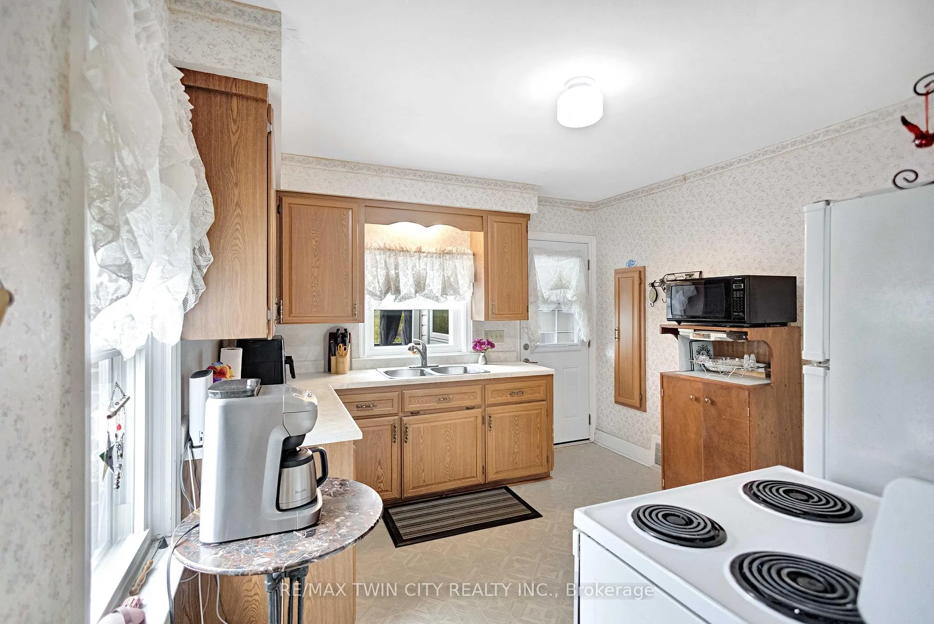 Photo 13 of 140 Terrace Hill Street, Brantford — HOMEH