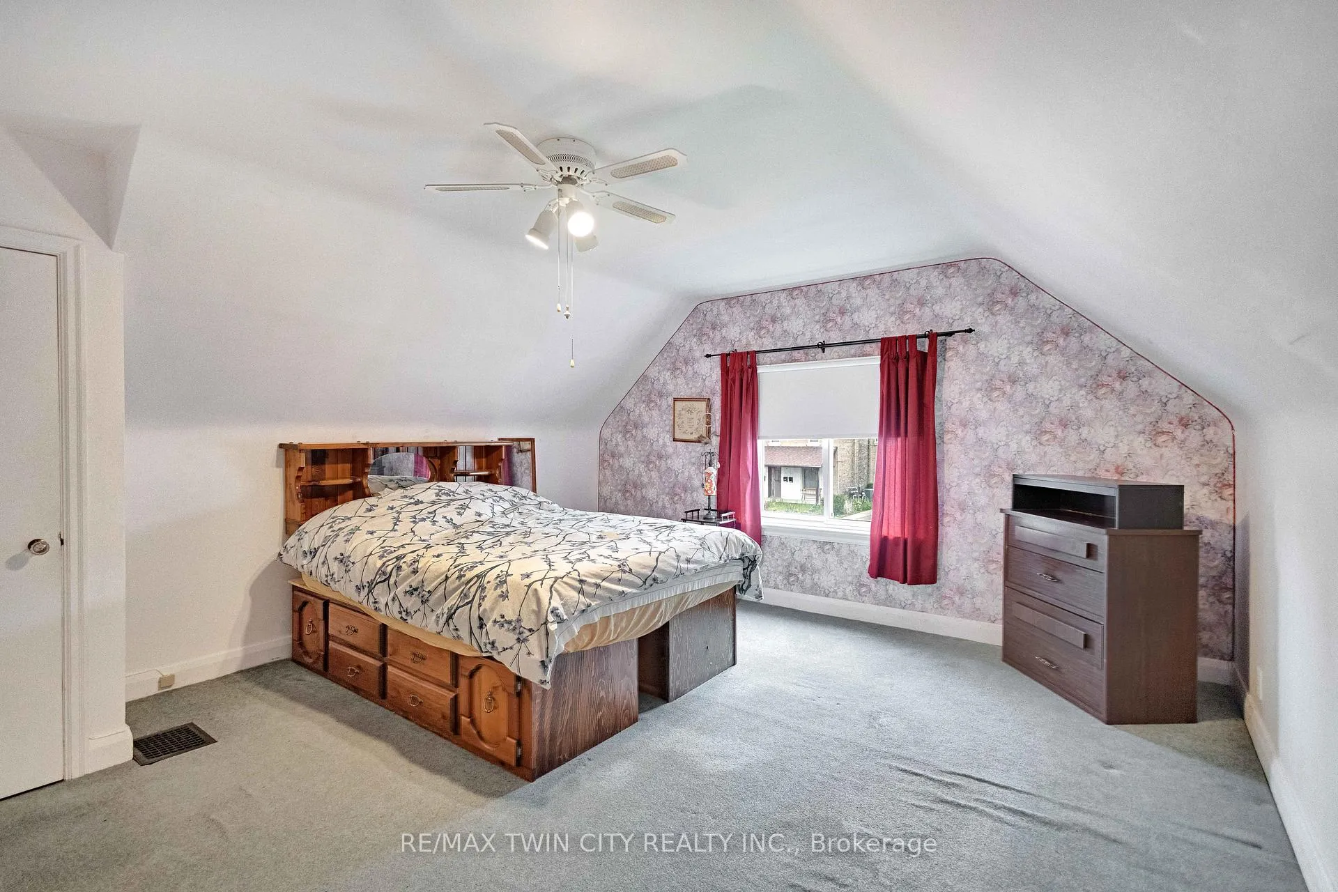 Photo 21 of 140 Terrace Hill Street, Brantford — HOMEH