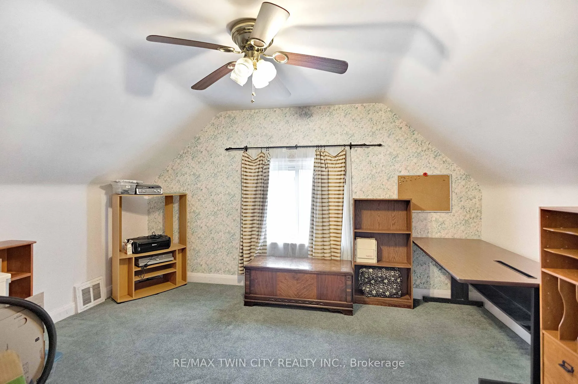 Photo 23 of 140 Terrace Hill Street, Brantford — HOMEH