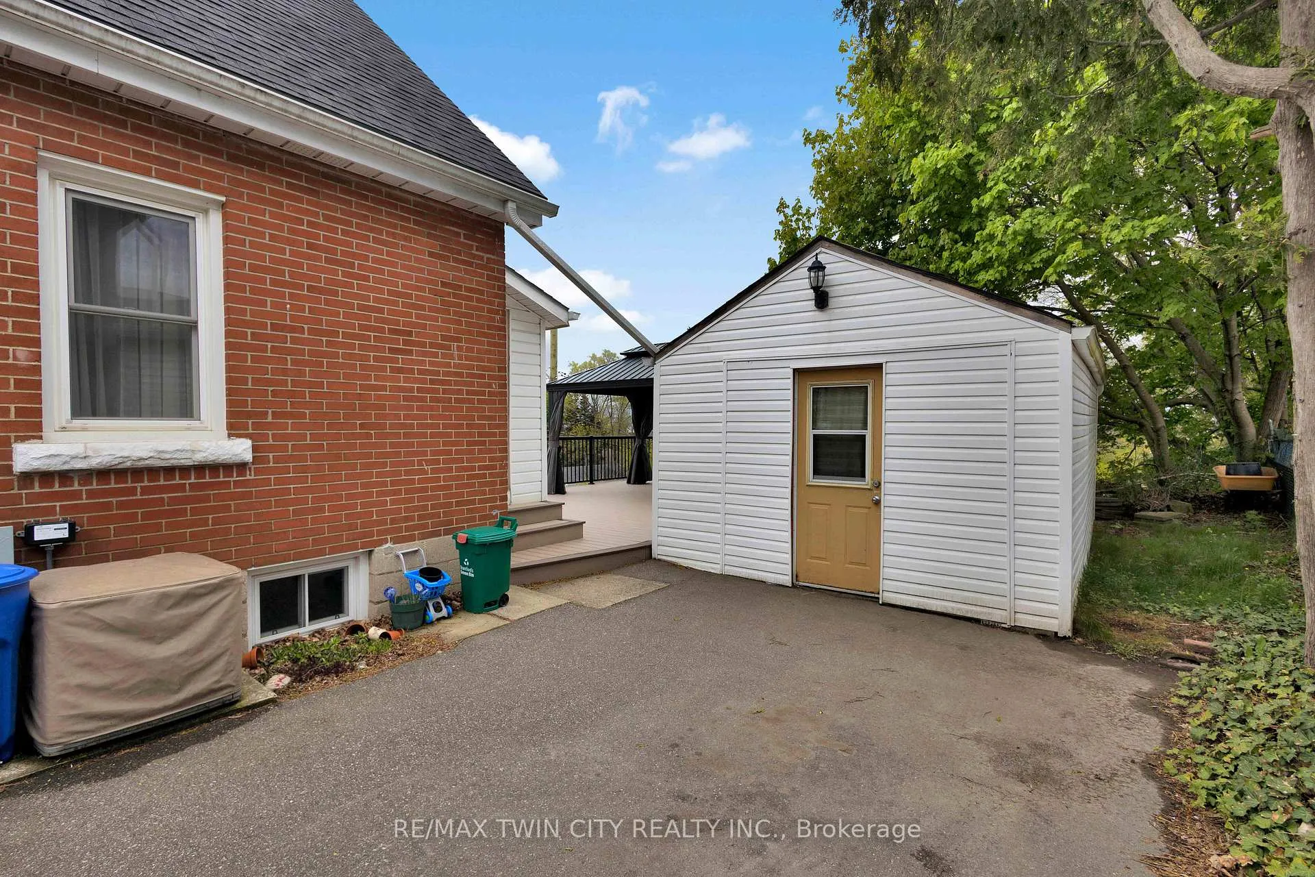 Photo 40 of 140 Terrace Hill Street, Brantford — HOMEH