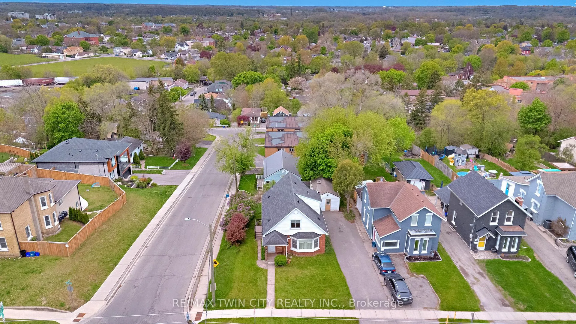 Photo 43 of 140 Terrace Hill Street, Brantford — HOMEH