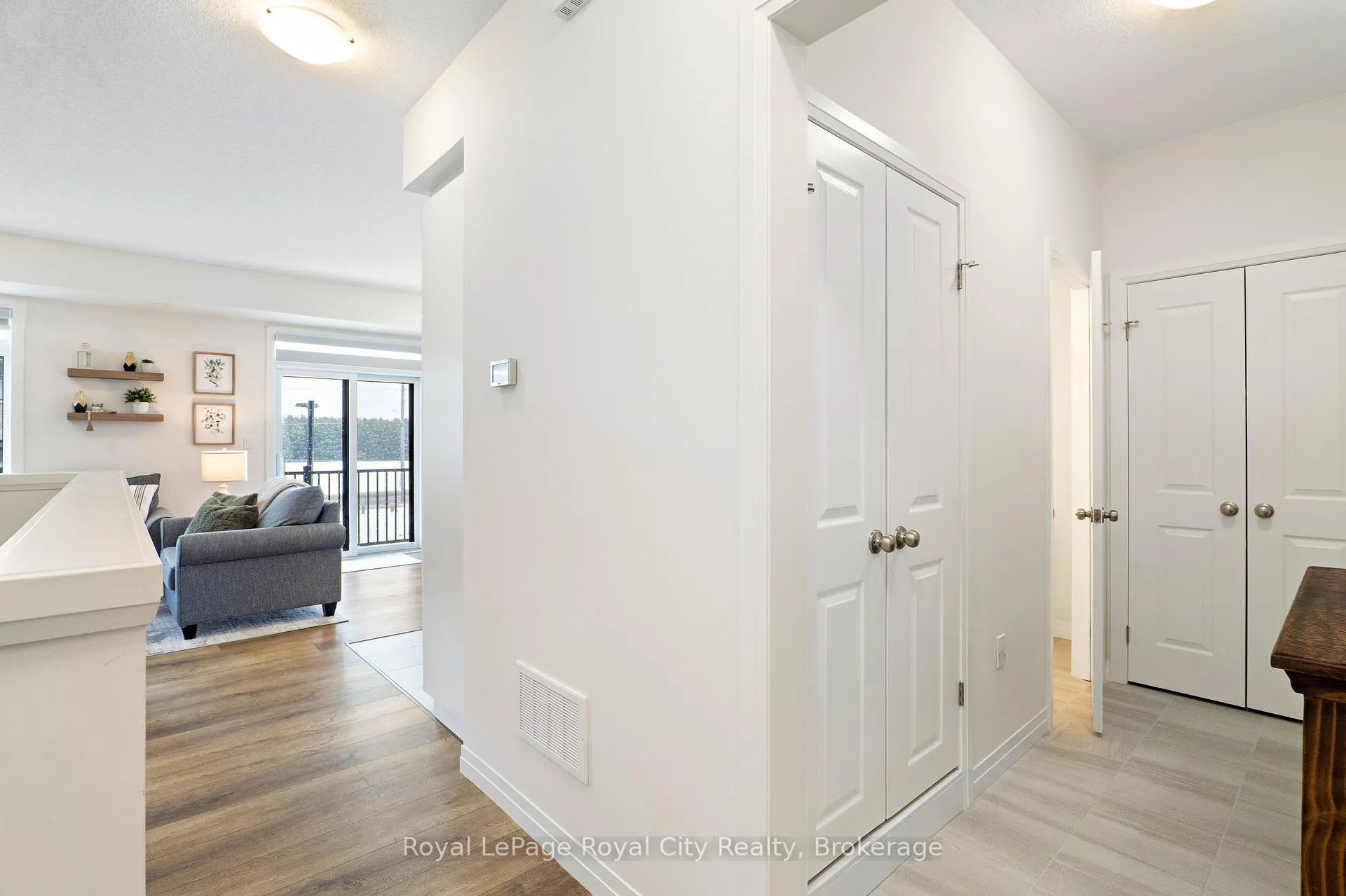 Photo 5 of 83 Thatcher Drive, Guelph, Kortright East — HOMEH