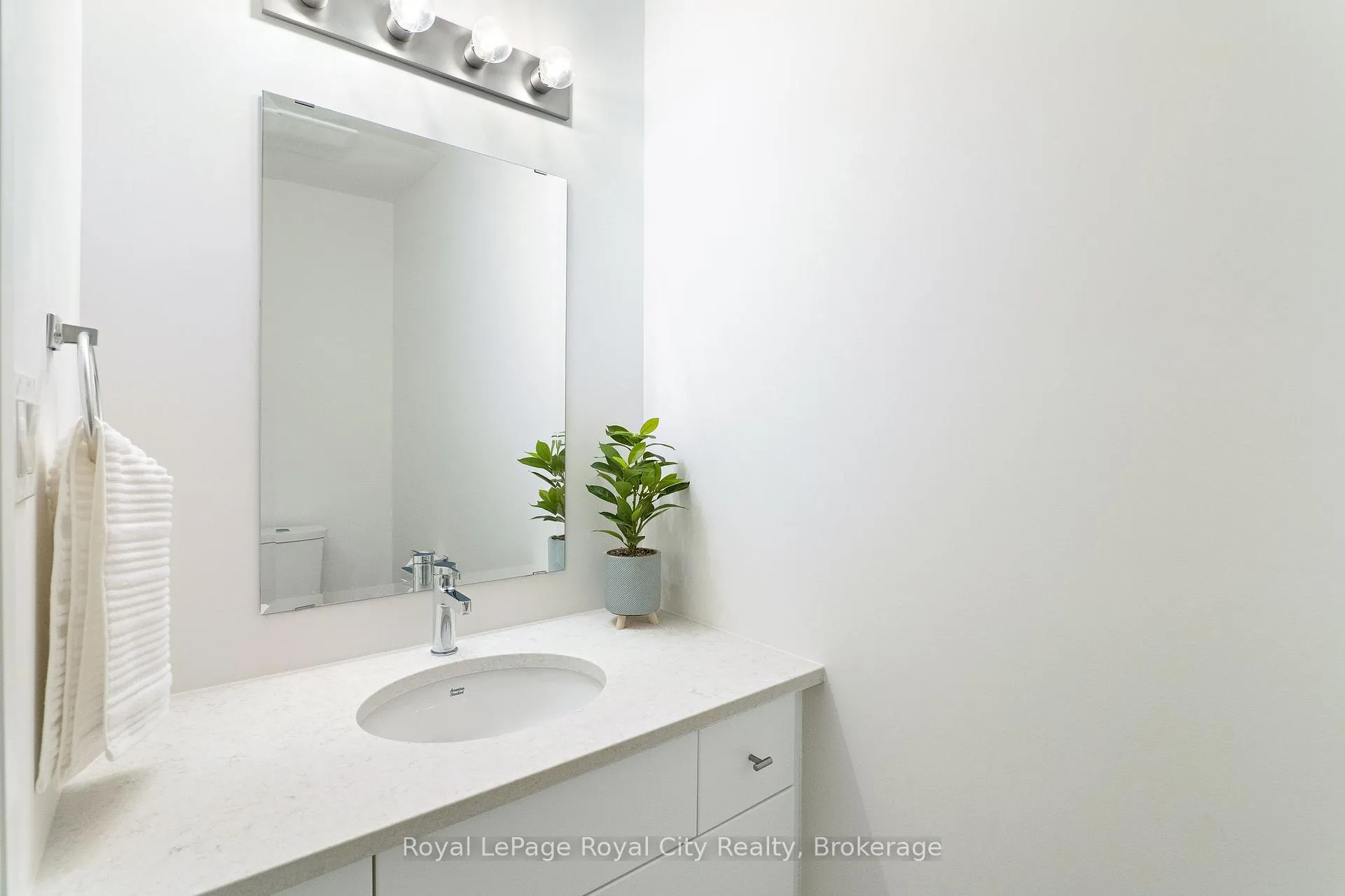 Photo 7 of 83 Thatcher Drive, Guelph, Kortright East — HOMEH