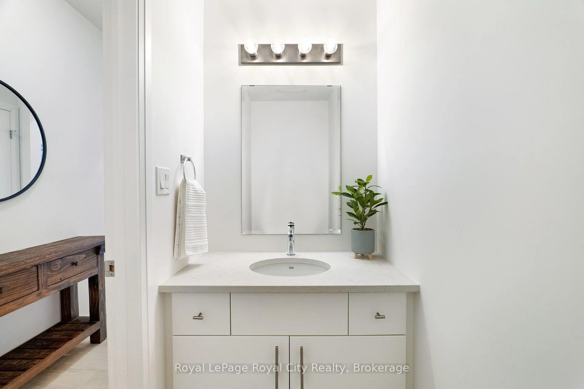 Photo 8 of 83 Thatcher Drive, Guelph, Kortright East — HOMEH