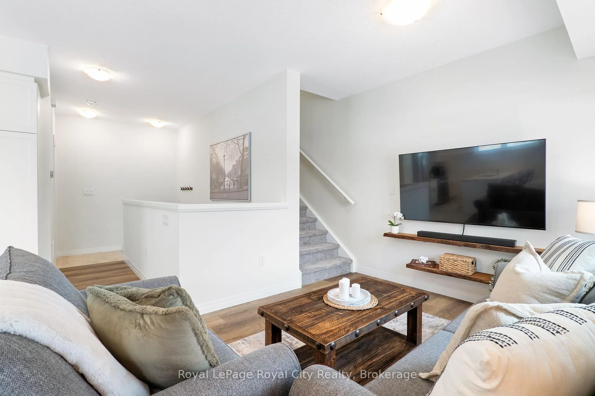 Photo 13 of 83 Thatcher Drive, Guelph, Kortright East — HOMEH