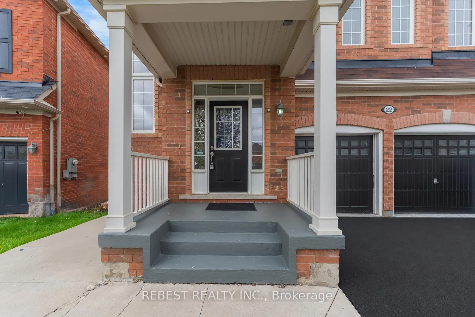 Photo 2 of 22 Birch Tree Trail, Brampton, Bram East — HOMEH