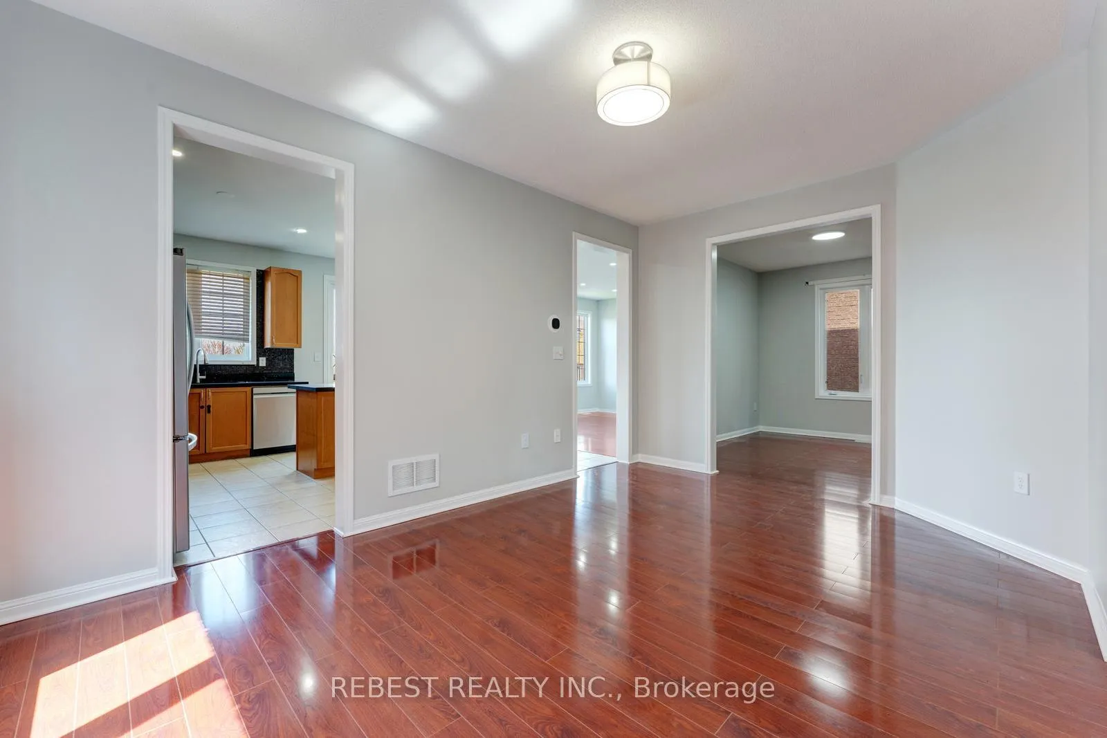 Photo 7 of 22 Birch Tree Trail, Brampton, Bram East — HOMEH