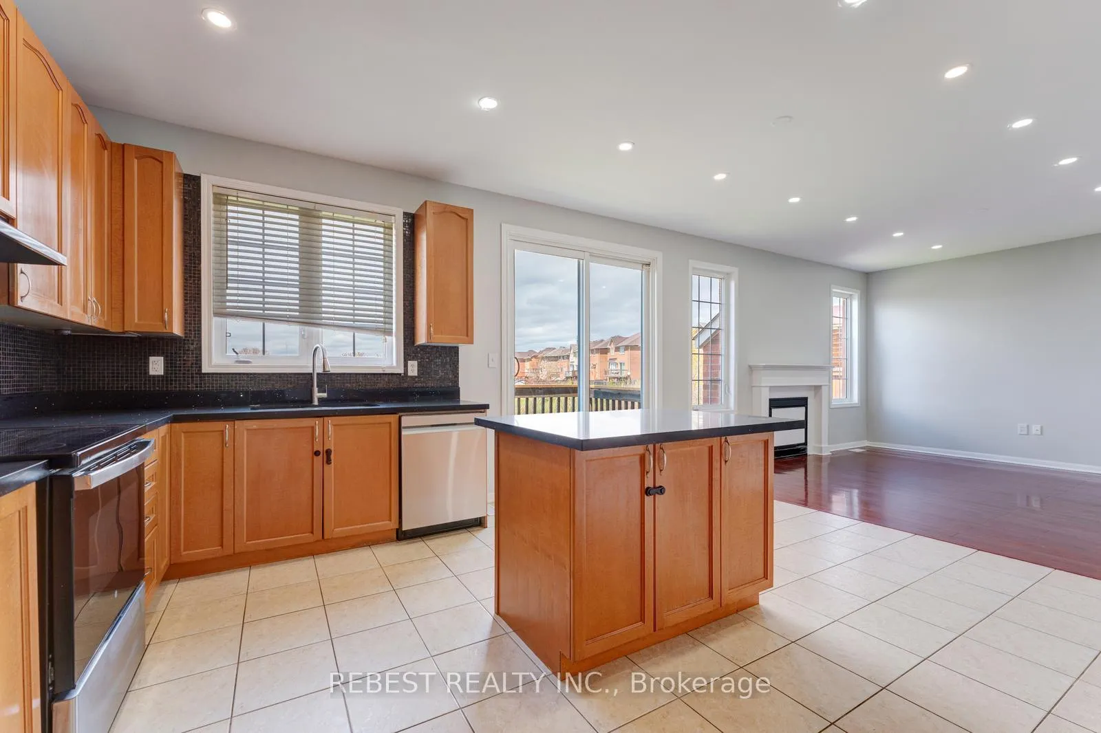 Photo 14 of 22 Birch Tree Trail, Brampton, Bram East — HOMEH