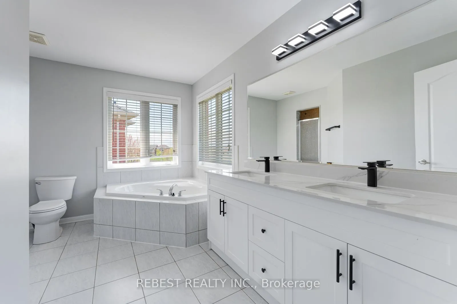 Photo 24 of 22 Birch Tree Trail, Brampton, Bram East — HOMEH