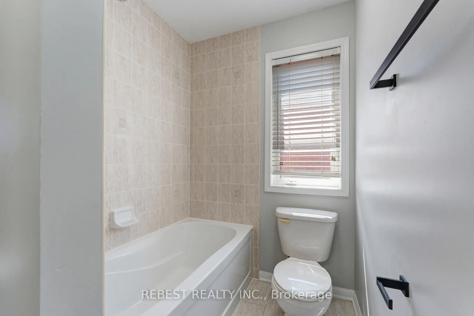 Photo 32 of 22 Birch Tree Trail, Brampton, Bram East — HOMEH