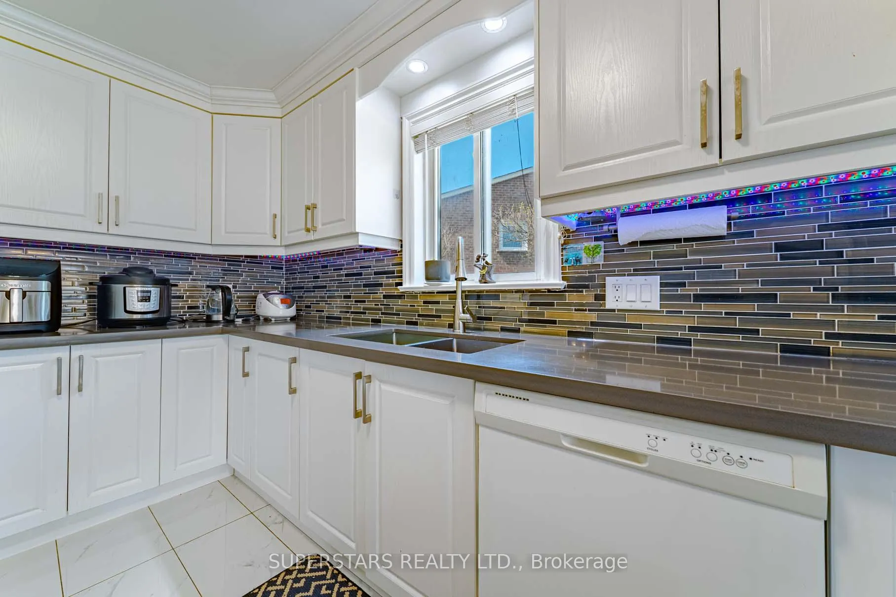 Photo 11 of 14 Kemsing Court, Markham, Milliken Mills West — HOMEH