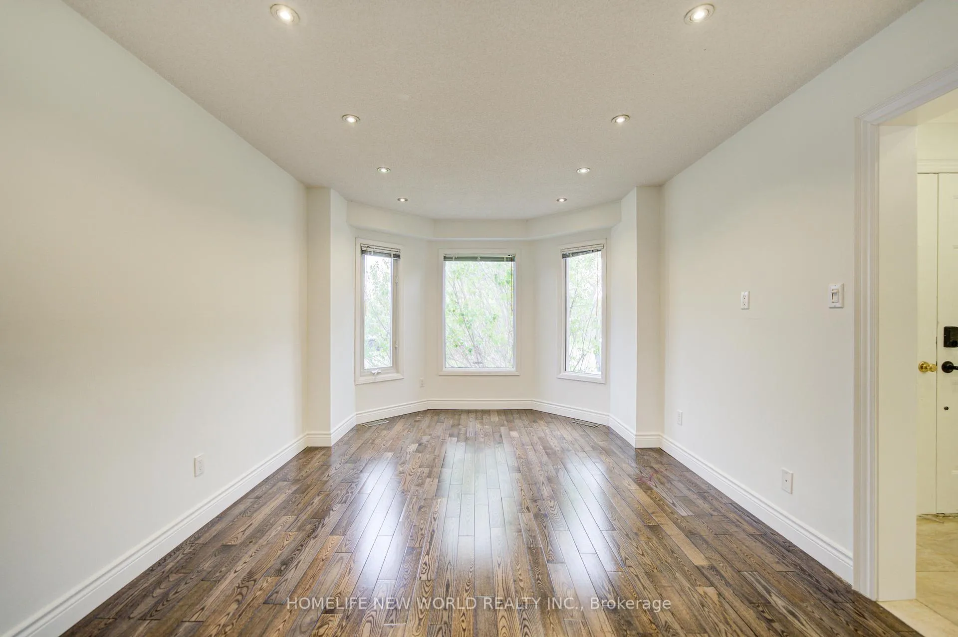 Photo 3 of 133 Stather Crescent, Markham, Milliken Mills East — HOMEH