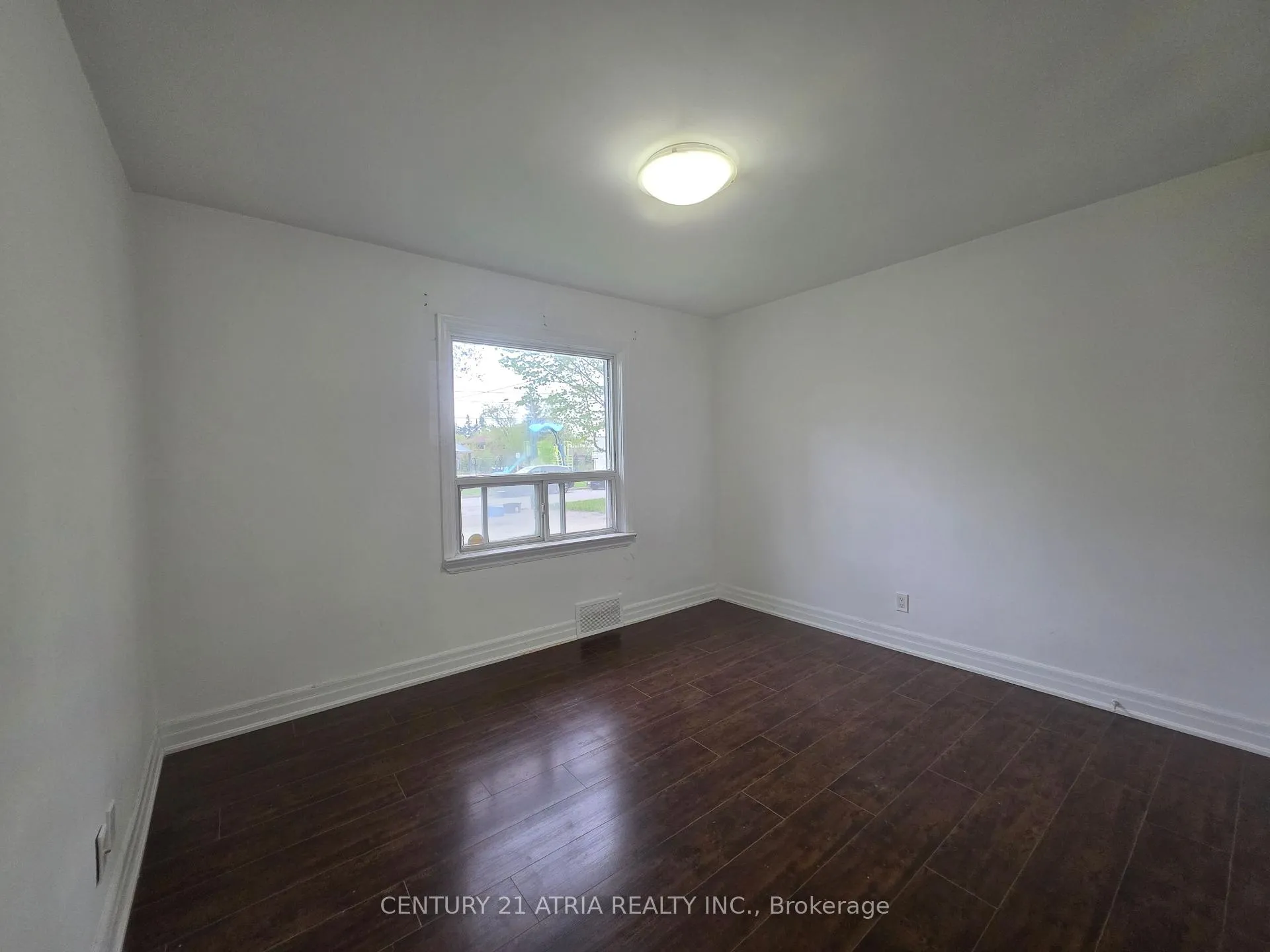 Photo 7 of Unit Main, 18 Grandview Avenue, Markham, Grandview — HOMEH