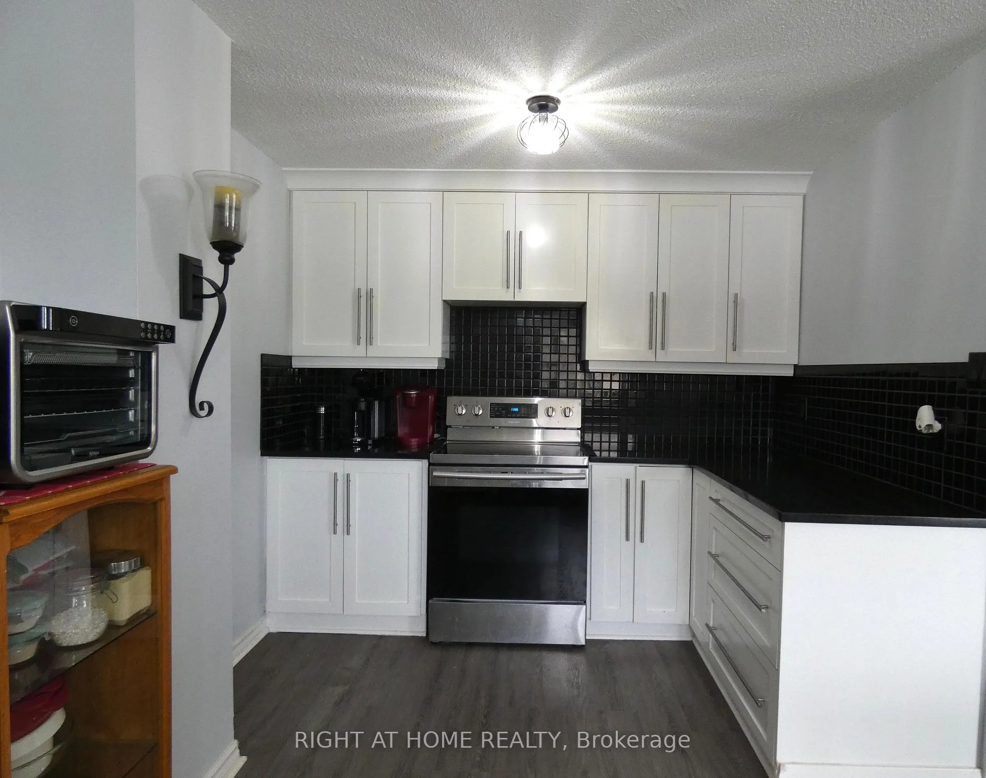 Photo 9 of 169 Castlefrank Road, Ottawa, Kanata - Glencairn/Hazeldean — HOMEH