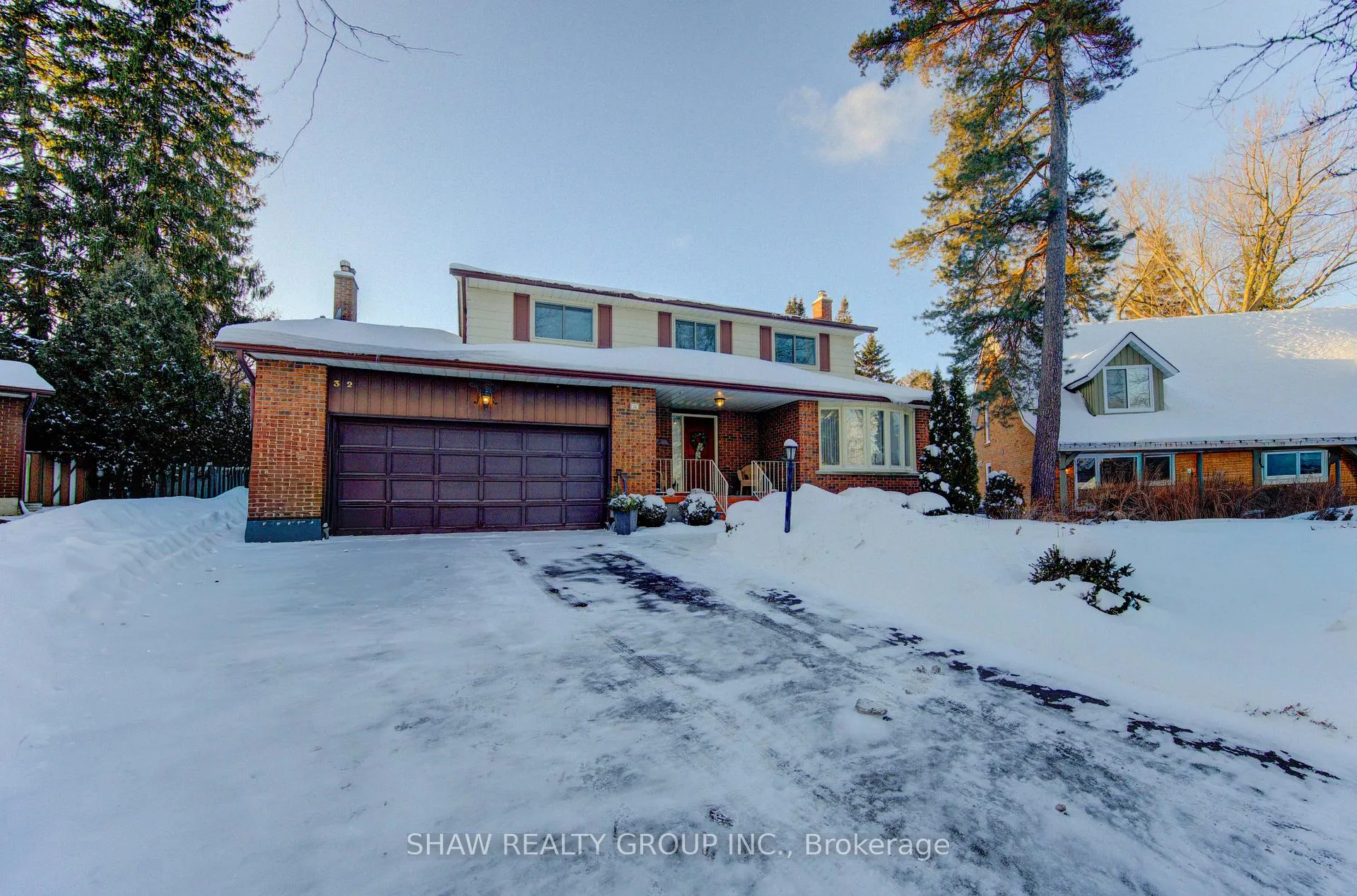 Photo 3 of 32 Brookview Court, Kitchener — HOMEH
