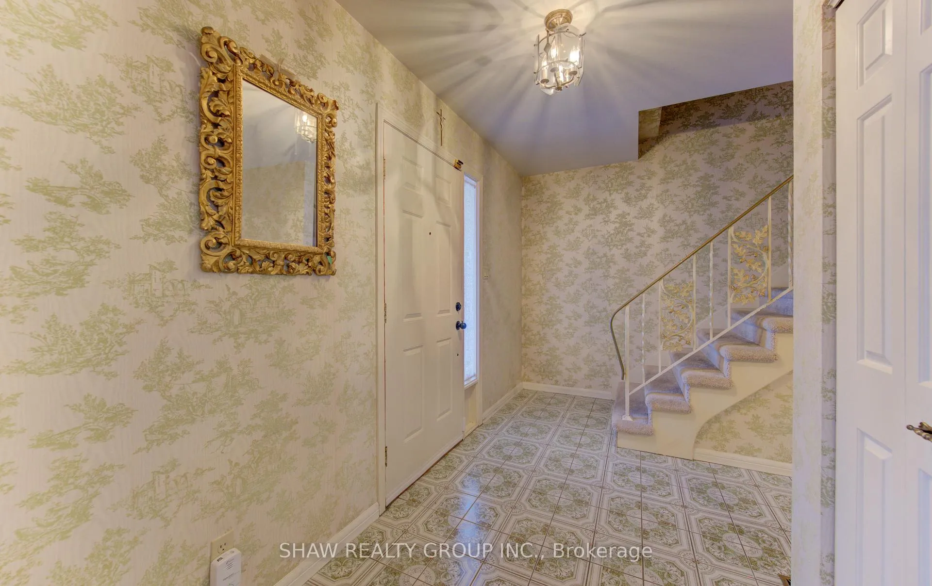 Photo 5 of 32 Brookview Court, Kitchener — HOMEH