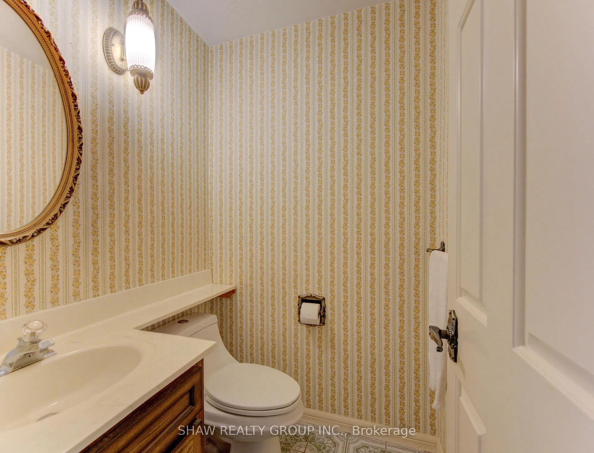 Photo 7 of 32 Brookview Court, Kitchener — HOMEH