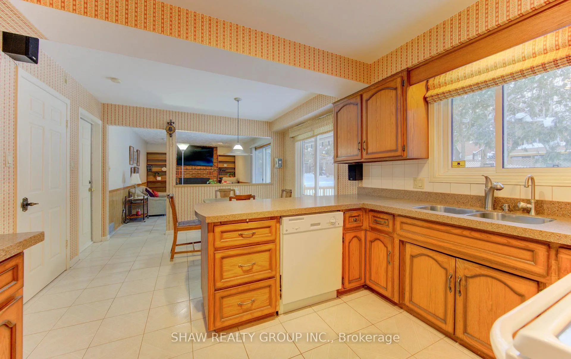 Photo 12 of 32 Brookview Court, Kitchener — HOMEH