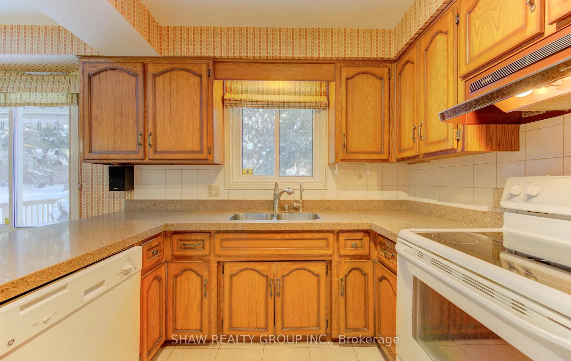Photo 13 of 32 Brookview Court, Kitchener — HOMEH