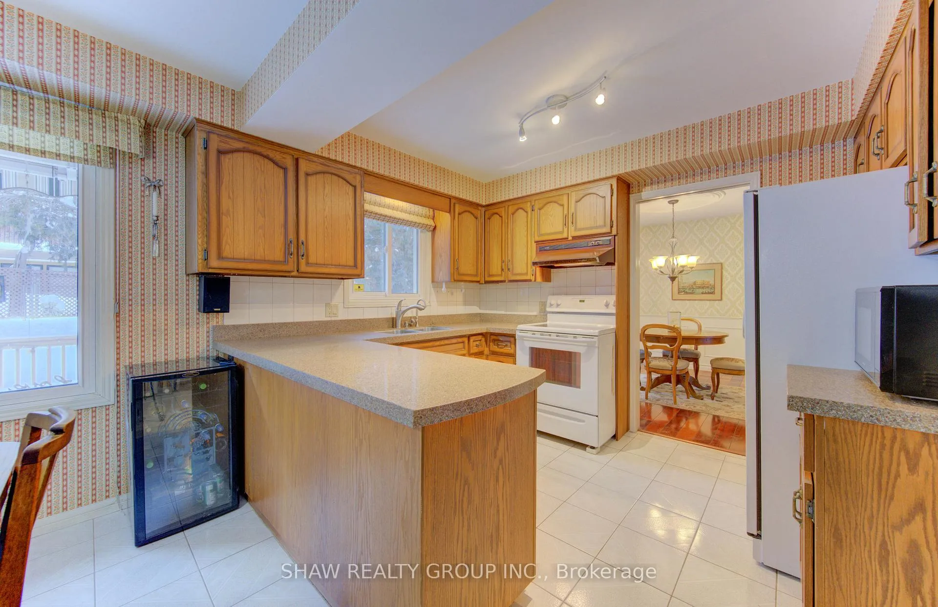 Photo 14 of 32 Brookview Court, Kitchener — HOMEH