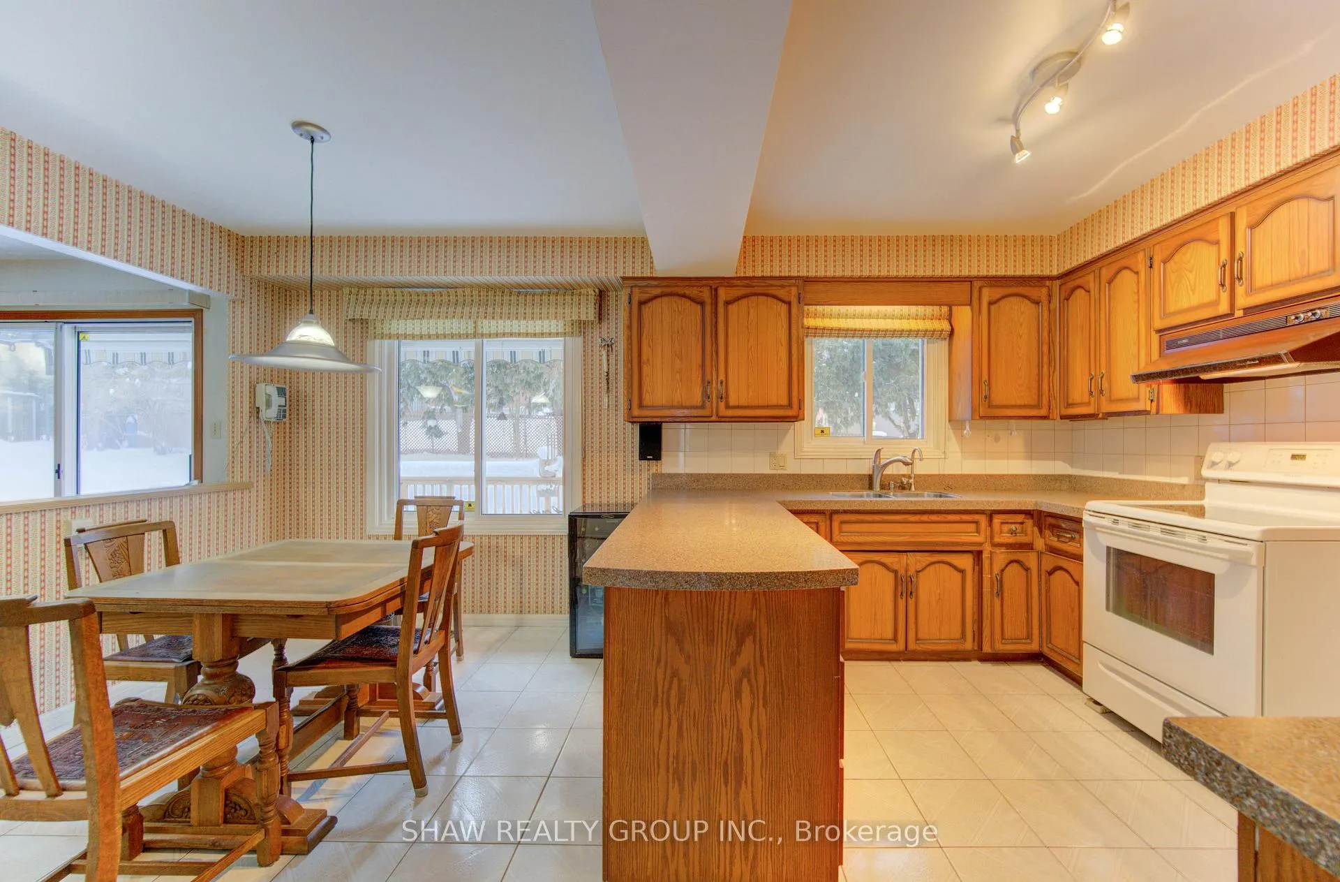 Photo 16 of 32 Brookview Court, Kitchener — HOMEH