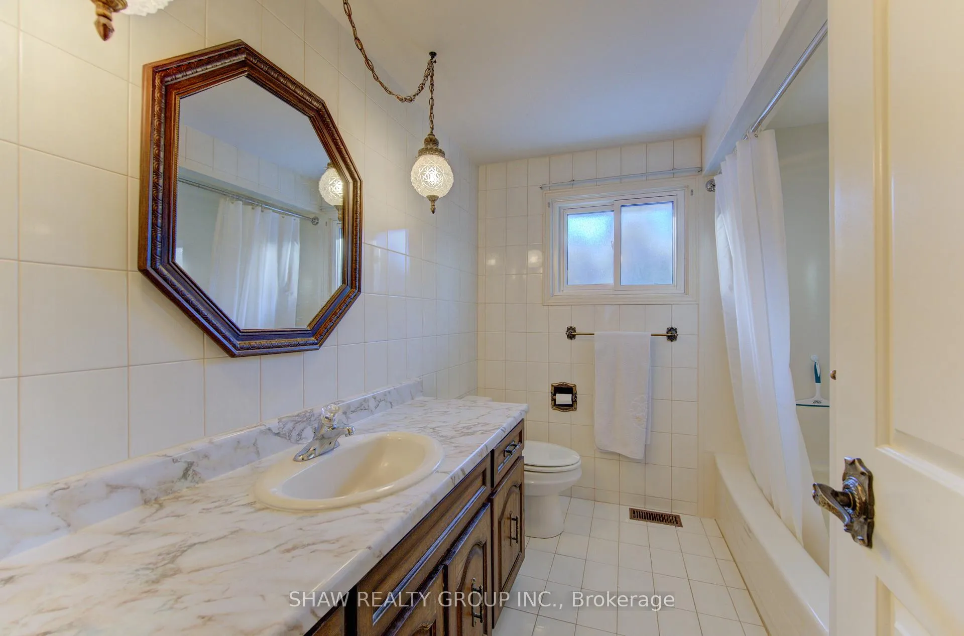 Photo 21 of 32 Brookview Court, Kitchener — HOMEH