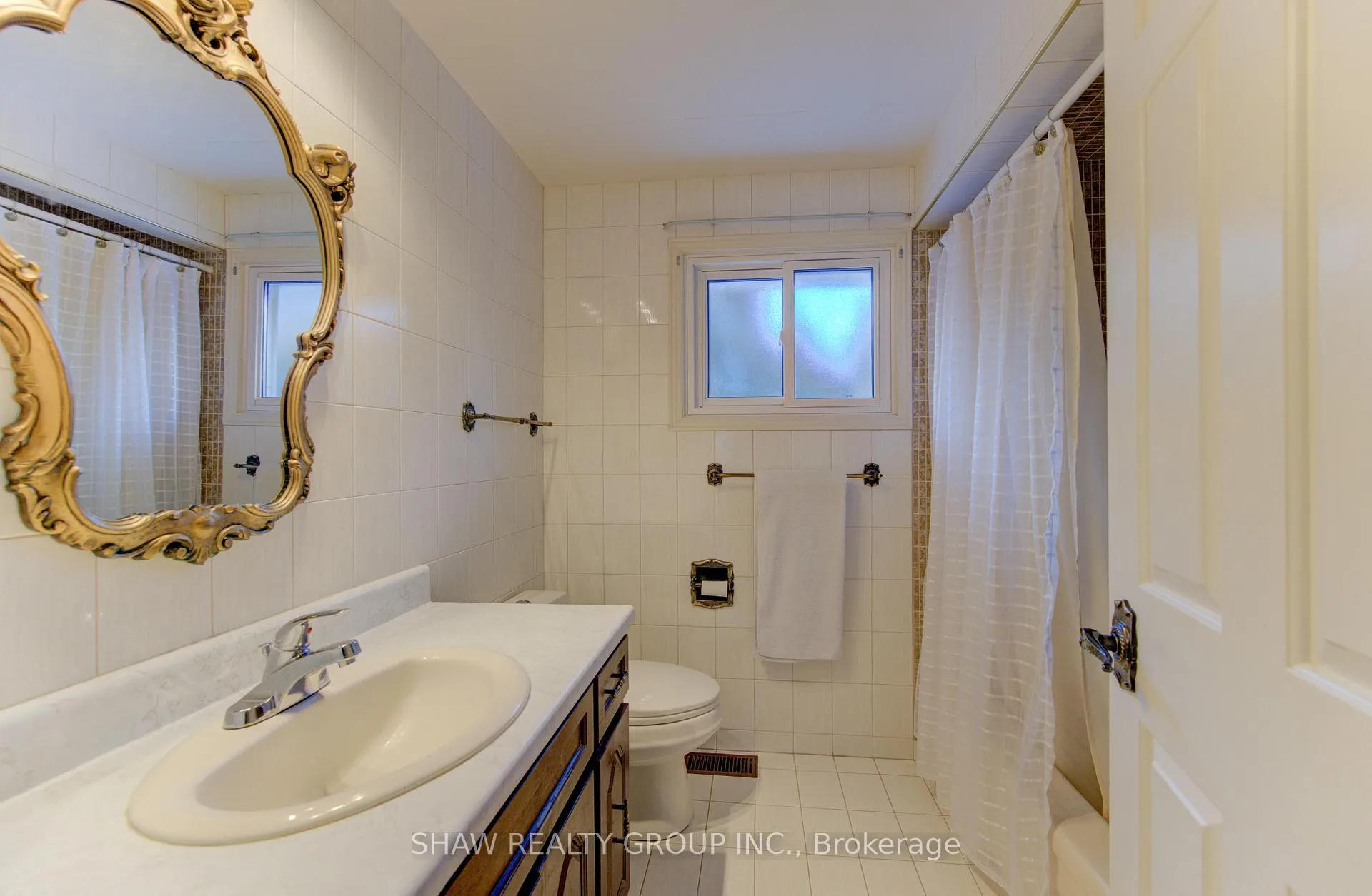 Photo 24 of 32 Brookview Court, Kitchener — HOMEH