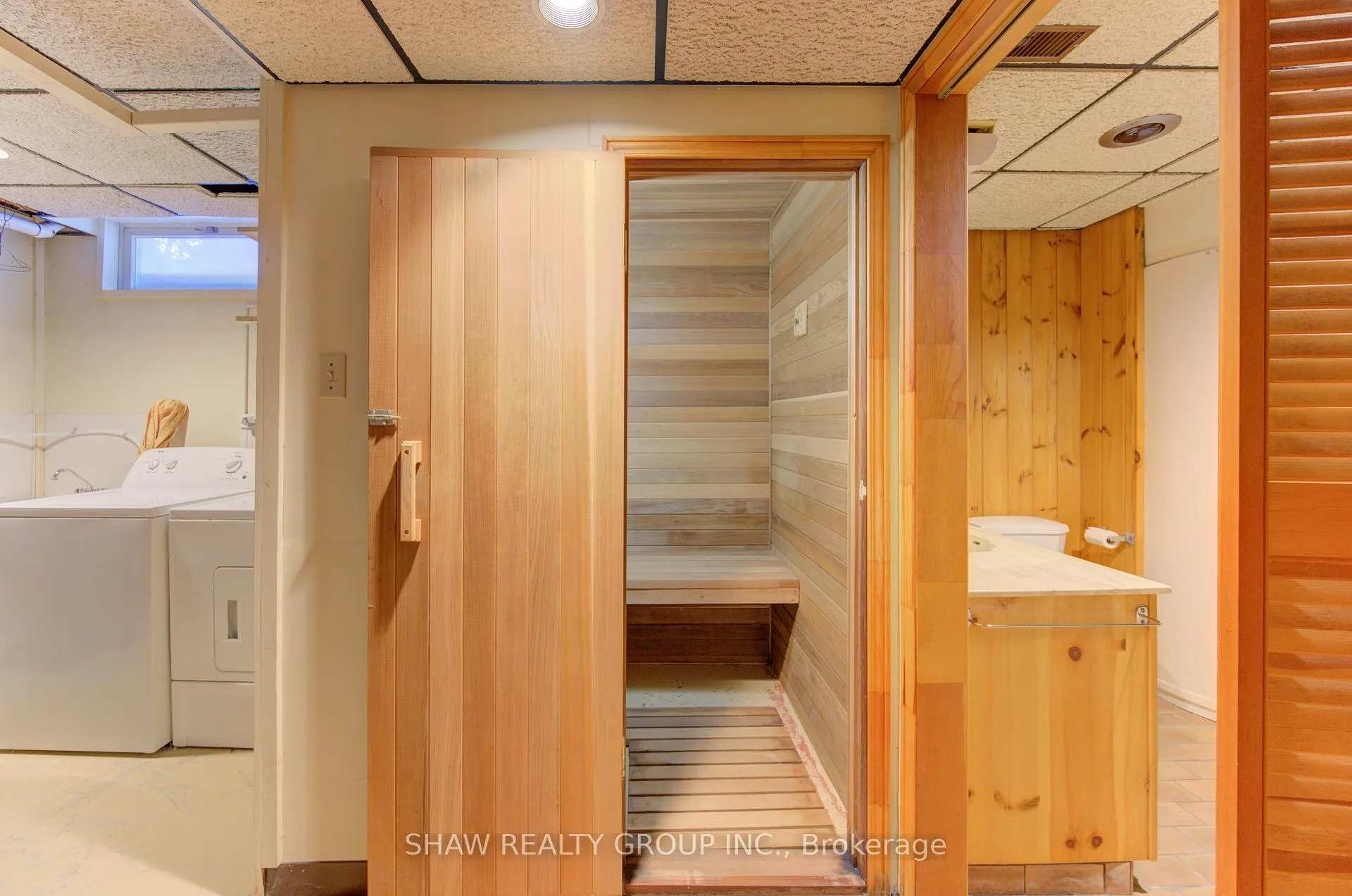 Photo 34 of 32 Brookview Court, Kitchener — HOMEH