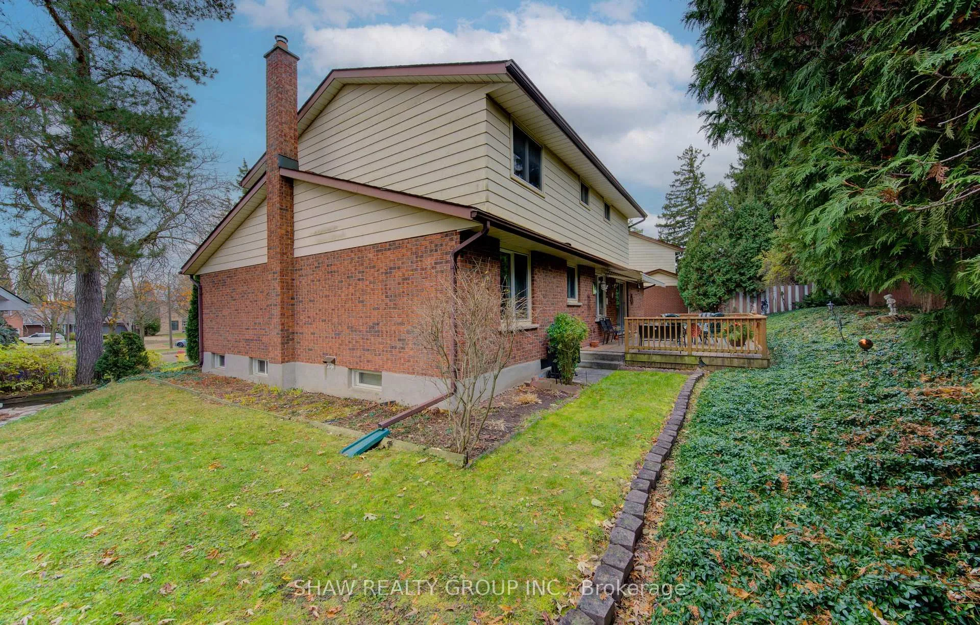 Photo 40 of 32 Brookview Court, Kitchener — HOMEH