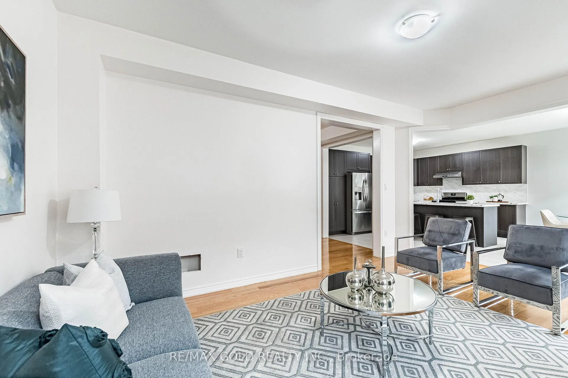 Photo 10 of 44 Roulette Crescent, Brampton, Northwest Brampton — HOMEH