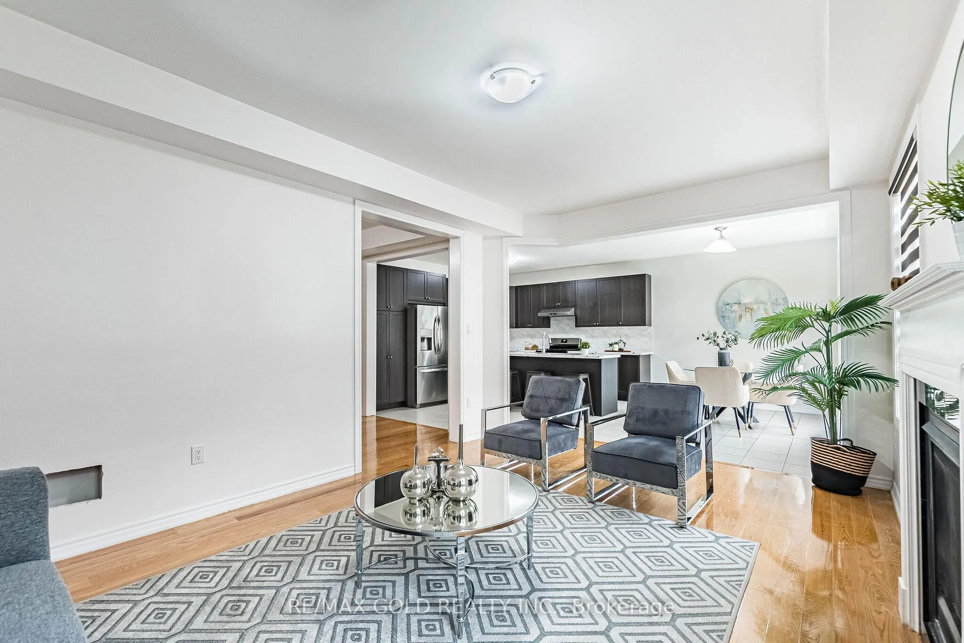 Photo 11 of 44 Roulette Crescent, Brampton, Northwest Brampton — HOMEH