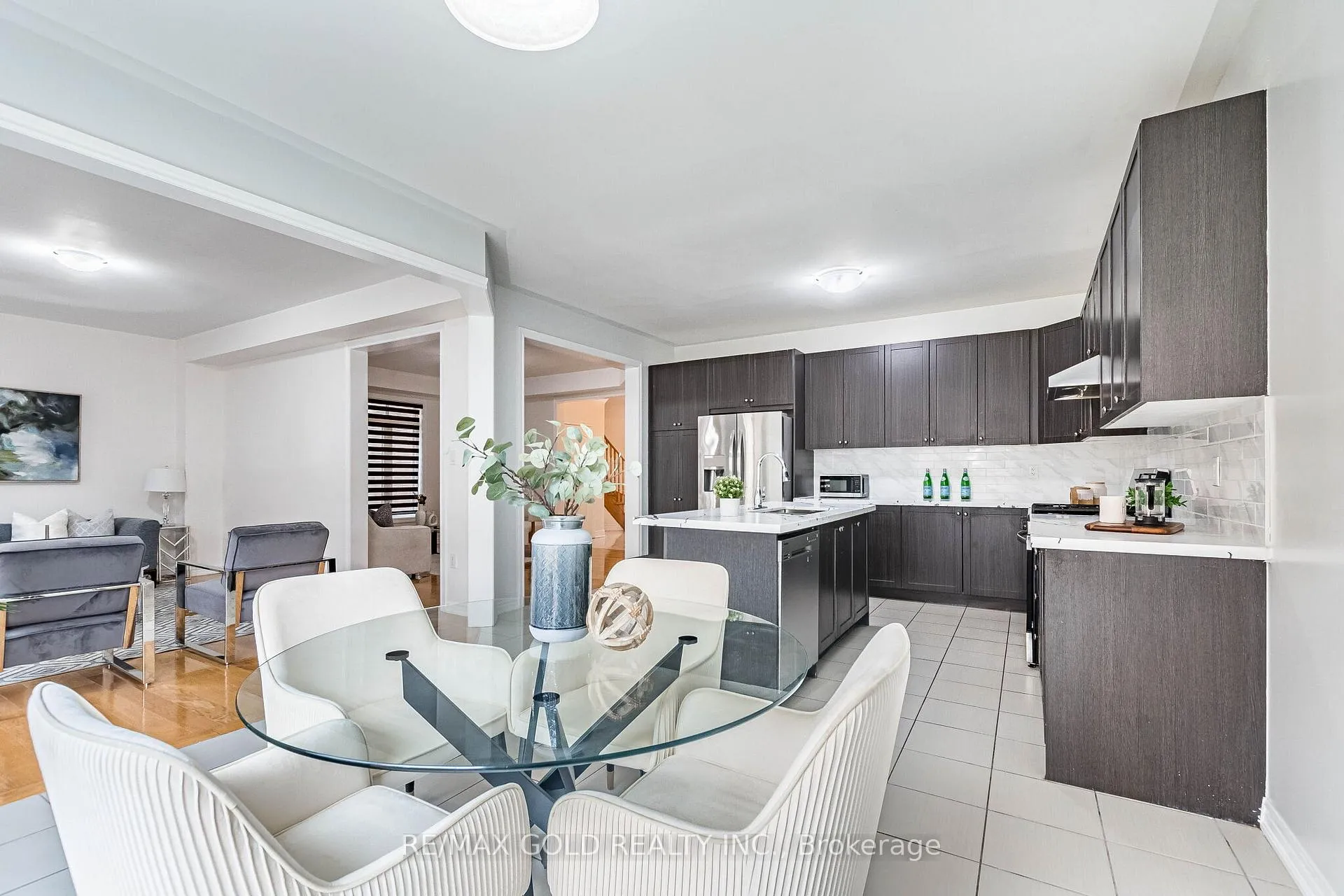 Photo 14 of 44 Roulette Crescent, Brampton, Northwest Brampton — HOMEH