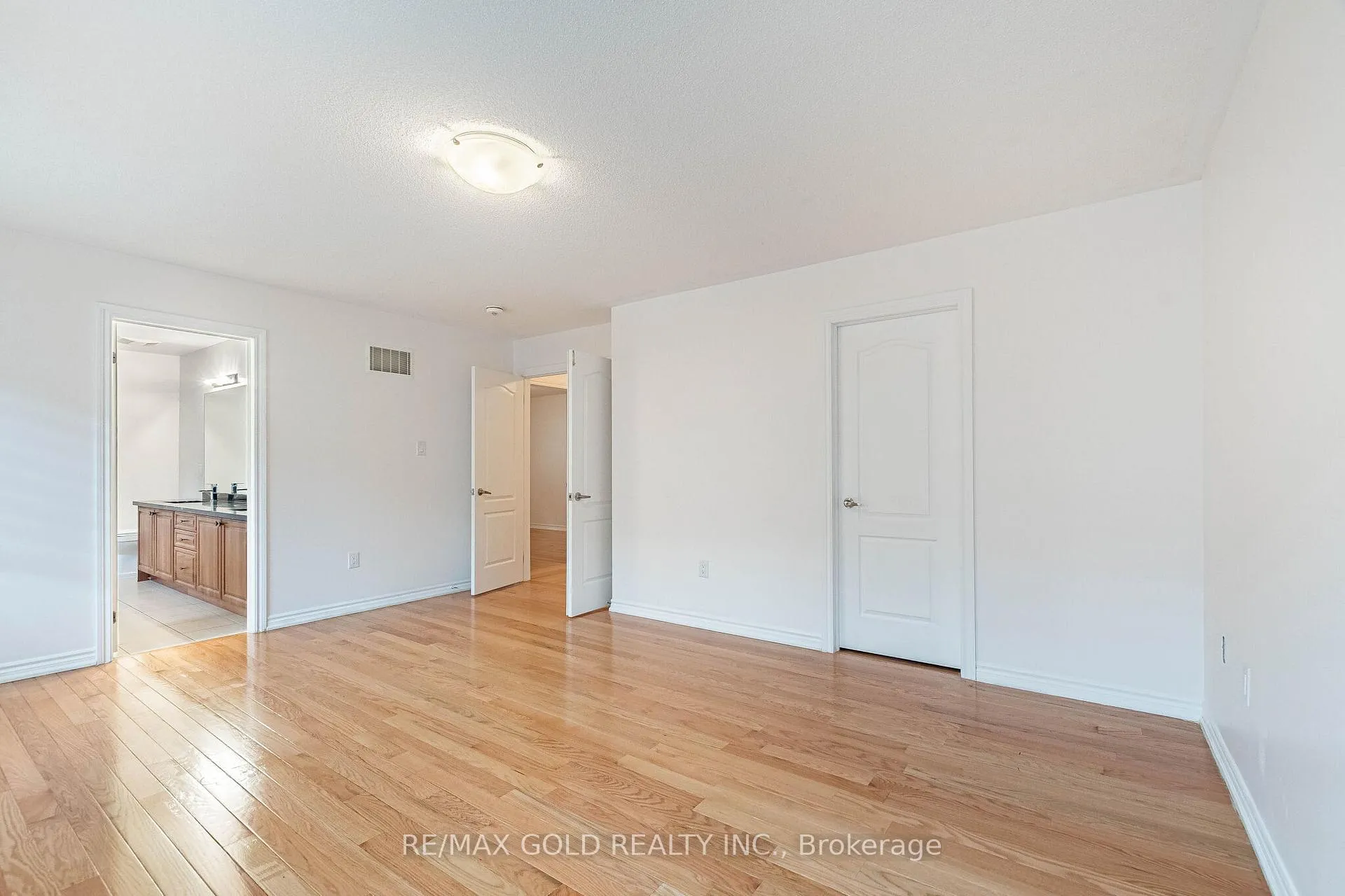 Photo 21 of 44 Roulette Crescent, Brampton, Northwest Brampton — HOMEH