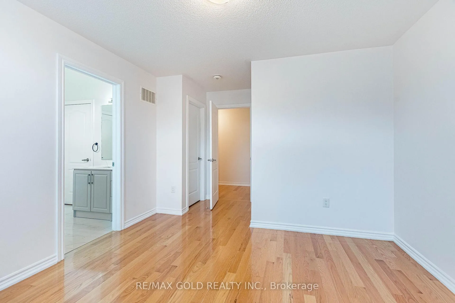 Photo 29 of 44 Roulette Crescent, Brampton, Northwest Brampton — HOMEH