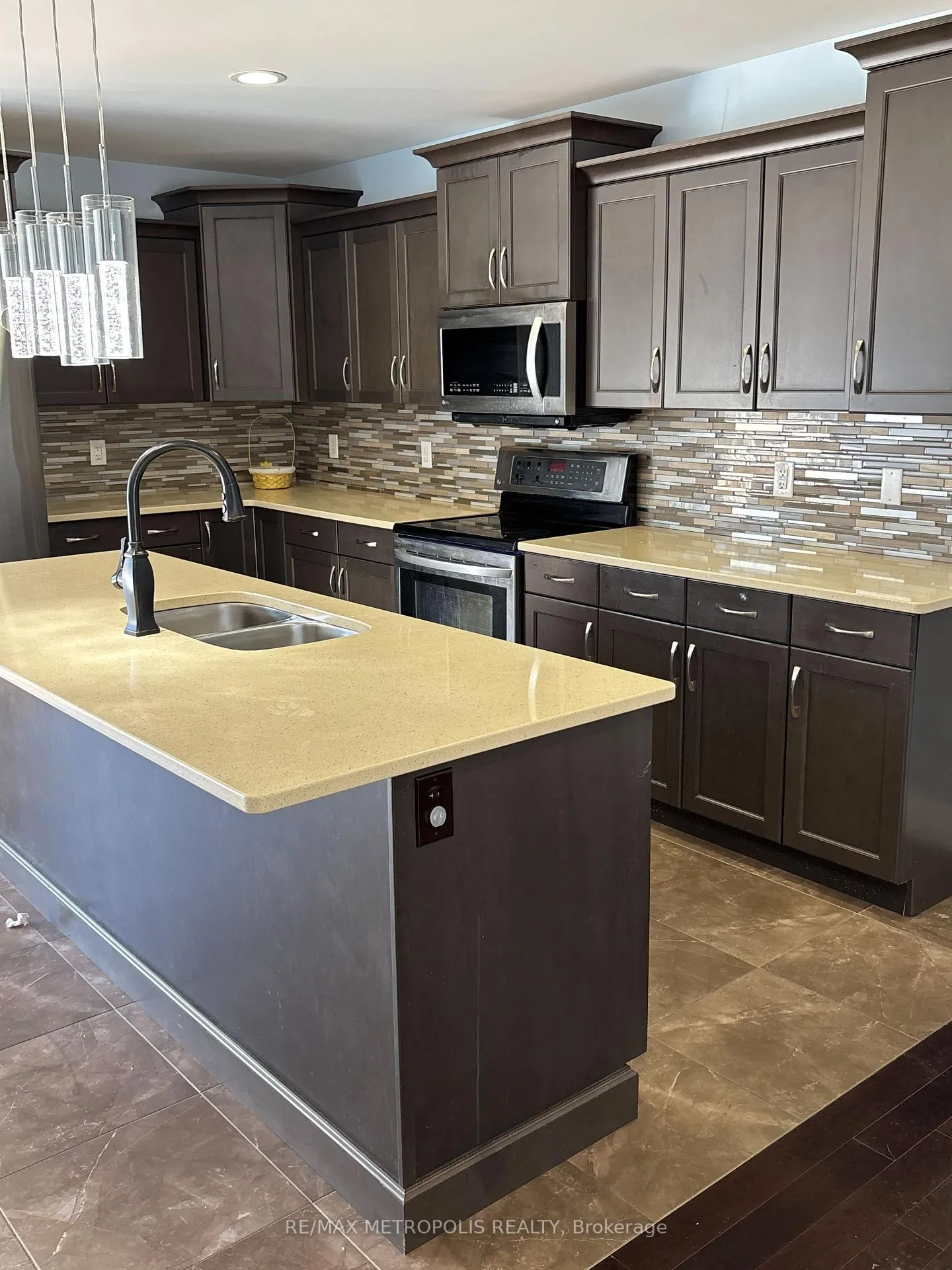 Photo 3 of 217 Jasmine Drive, Lakeshore — HOMEH