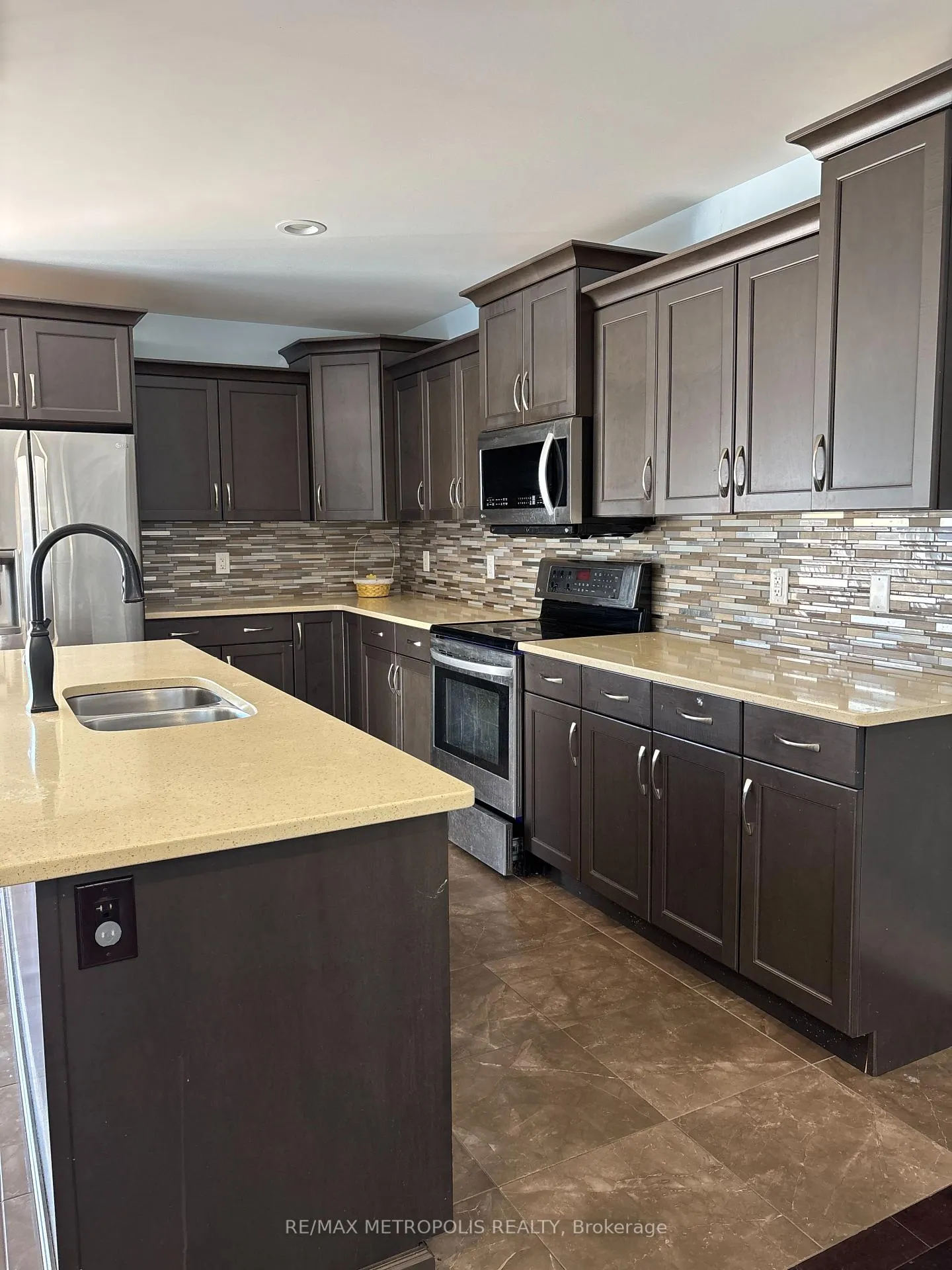 Photo 4 of 217 Jasmine Drive, Lakeshore — HOMEH