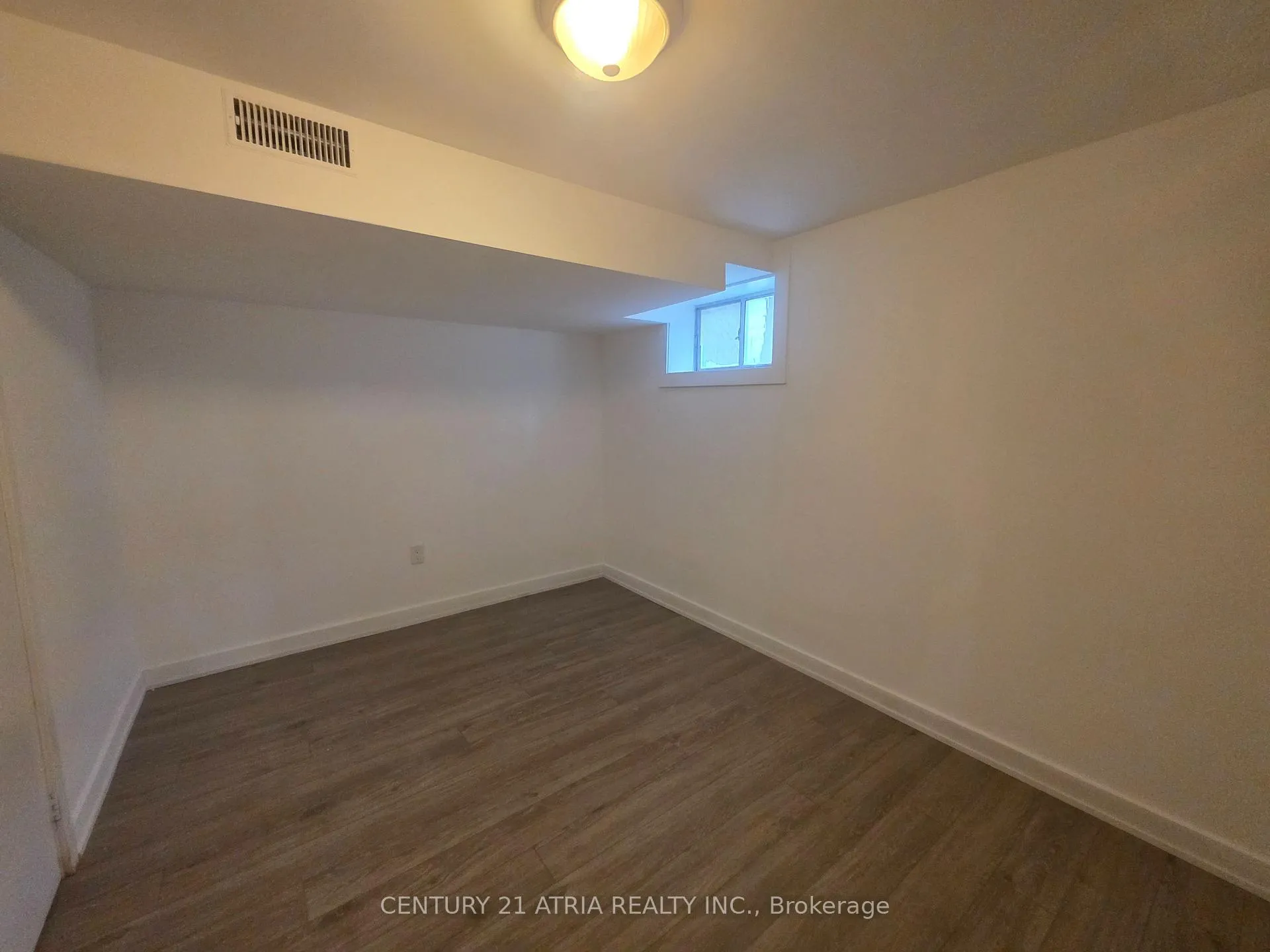 Photo 6 of Unit Lower, 19 Meadowview Avenue, Markham, Grandview — HOMEH