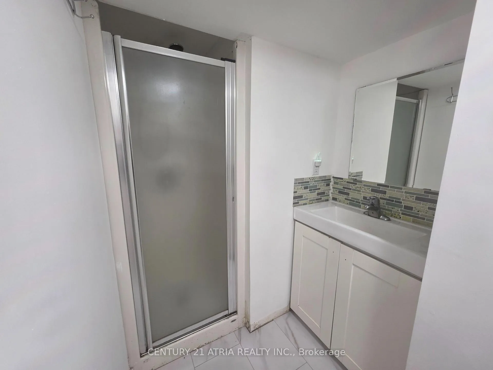 Photo 7 of Unit Lower, 19 Meadowview Avenue, Markham, Grandview — HOMEH