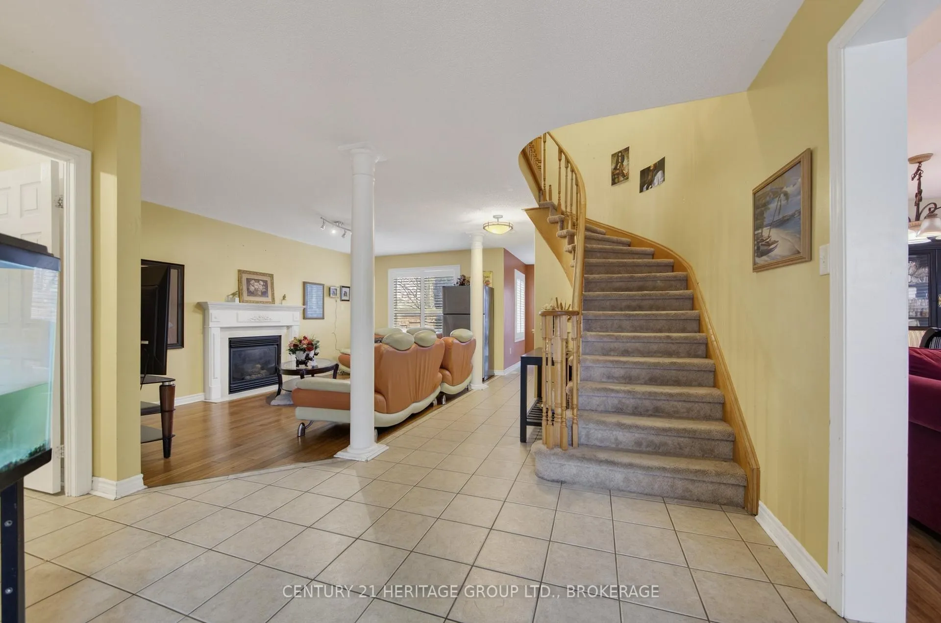 Photo 7 of 30 Lang Drive, Barrie, Northwest — HOMEH