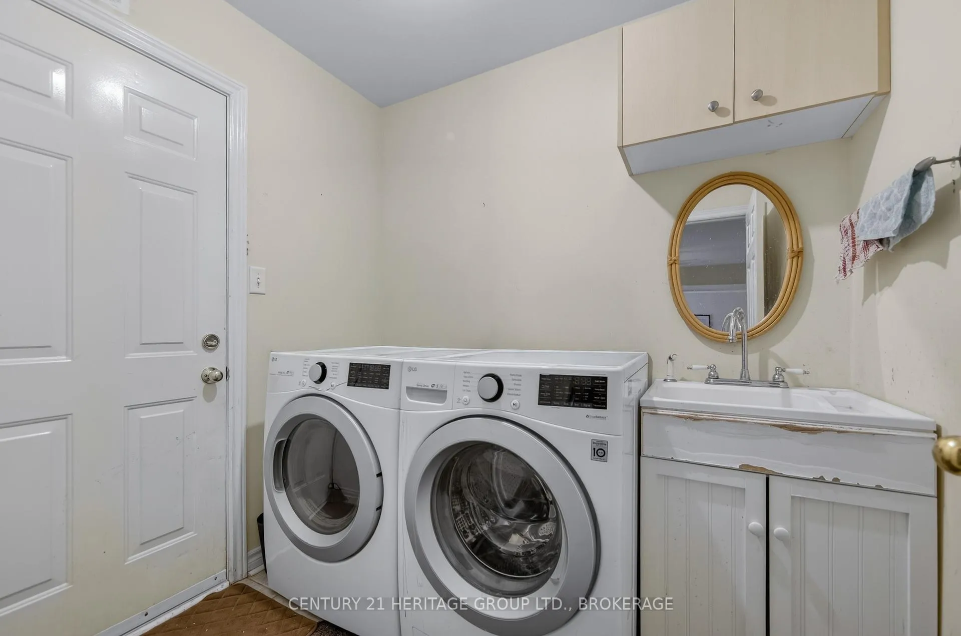 Photo 8 of 30 Lang Drive, Barrie, Northwest — HOMEH