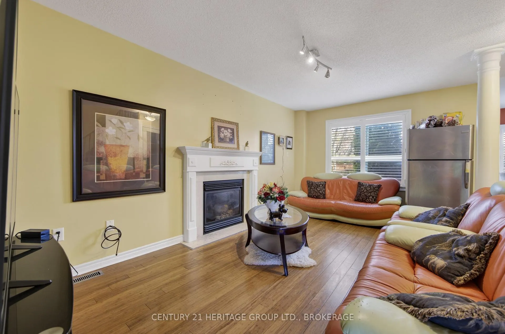 Photo 9 of 30 Lang Drive, Barrie, Northwest — HOMEH