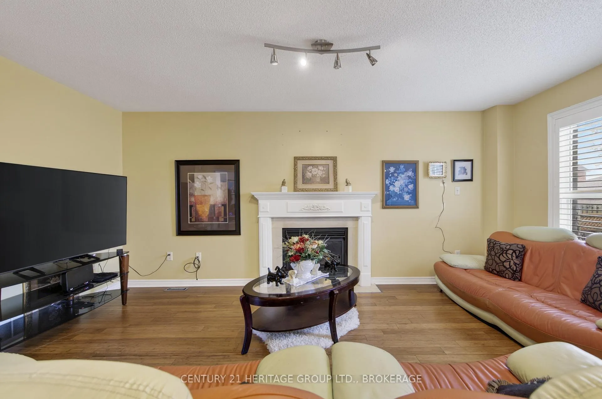 Photo 13 of 30 Lang Drive, Barrie, Northwest — HOMEH