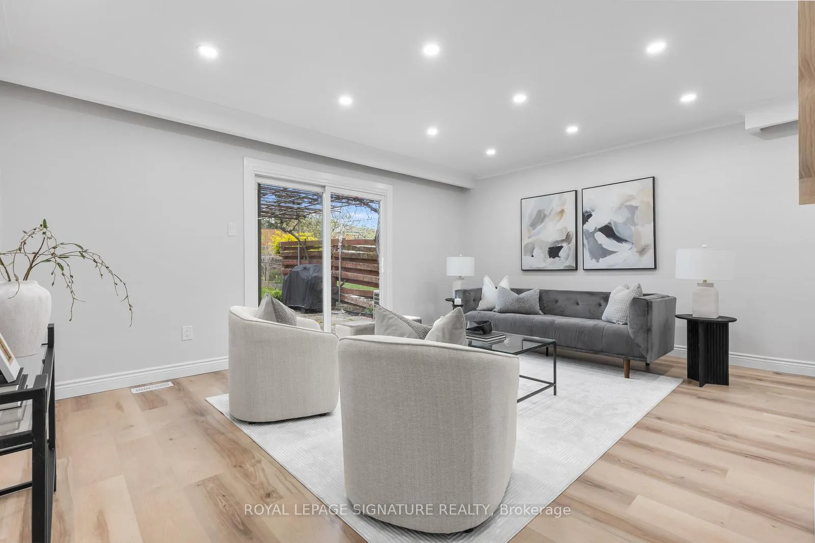 Photo 5 of 17 Norfield Crescent, Etobicoke, Elms-Old Rexdale — HOMEH